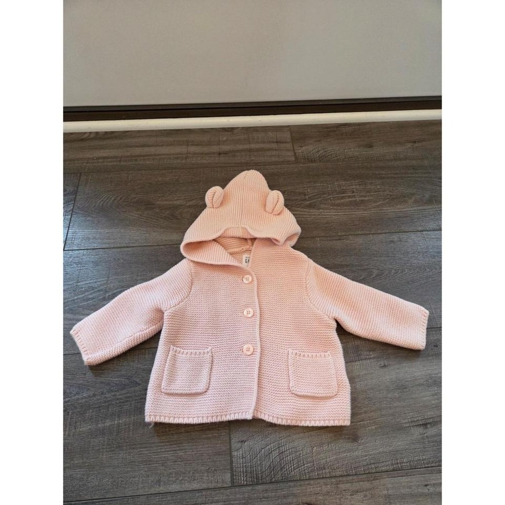 Baby‎ gap sweater size 3-6 mos